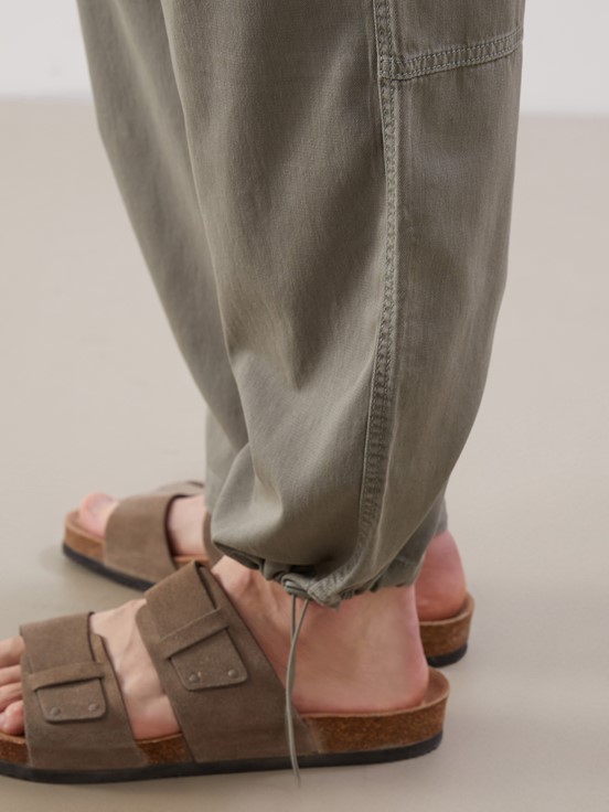 LCW CLASSIC Rahat Kalıp Gabardin Erkek Kargo Pantolon MAT HAKİ