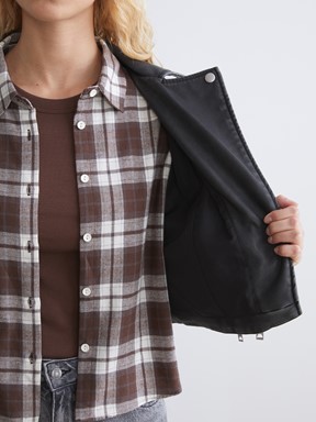 Deri Görünümlü Ceket YENİ SİYAH