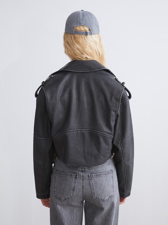 Deri Görünümlü Ceket YENİ SİYAH