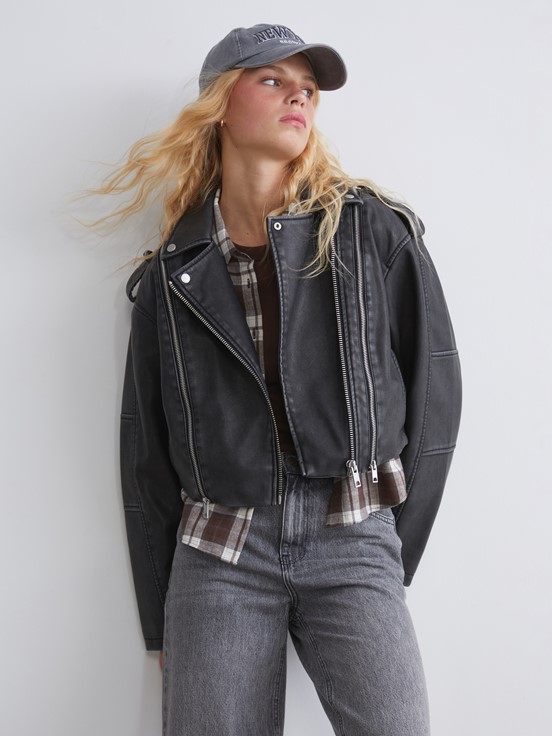 Deri Görünümlü Ceket YENİ SİYAH