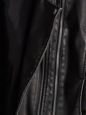 Deri Görünümlü Ceket YENİ SİYAH