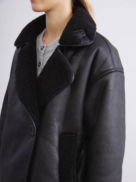 Deri Görünümlü Mont YENİ SİYAH