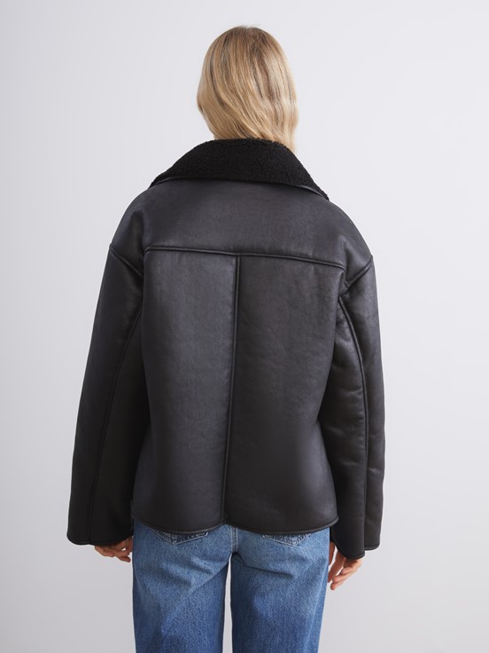 Deri Görünümlü Mont YENİ SİYAH