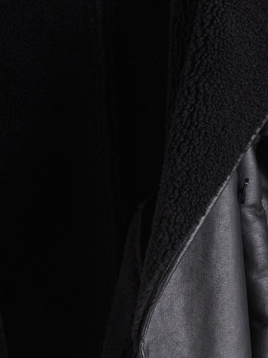 Deri Görünümlü Mont YENİ SİYAH