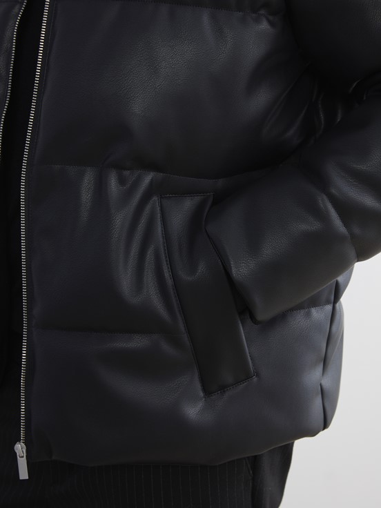 Deri Görünümlü Mont YENİ SİYAH