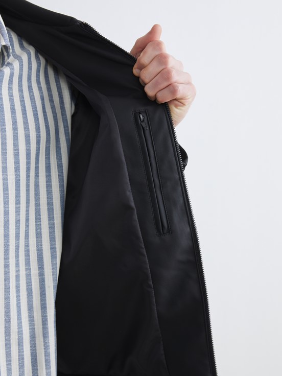 Deri Görünümlü Mont YENİ SİYAH