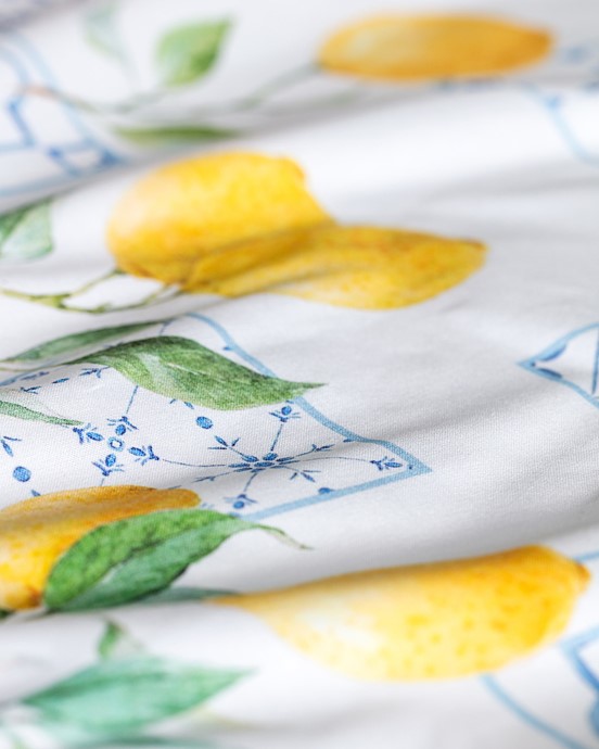 Andela Masa Örtüsü