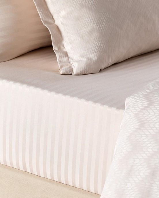 Wissale King Size Jakarlı Saten Nevresim Takımı