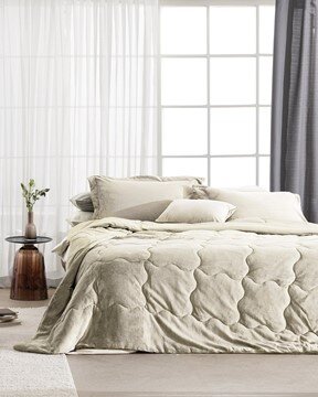 Kaira Comforter Set