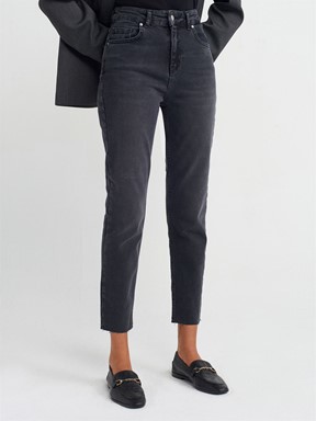 Dilvin Paçası Dikişsiz Eskitmeli Denim Mom Pantolon
