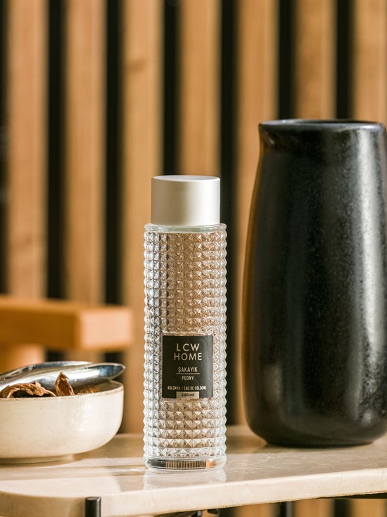 Şakayık Kokulu Kolonya 240 Ml SİYAH BASKILI