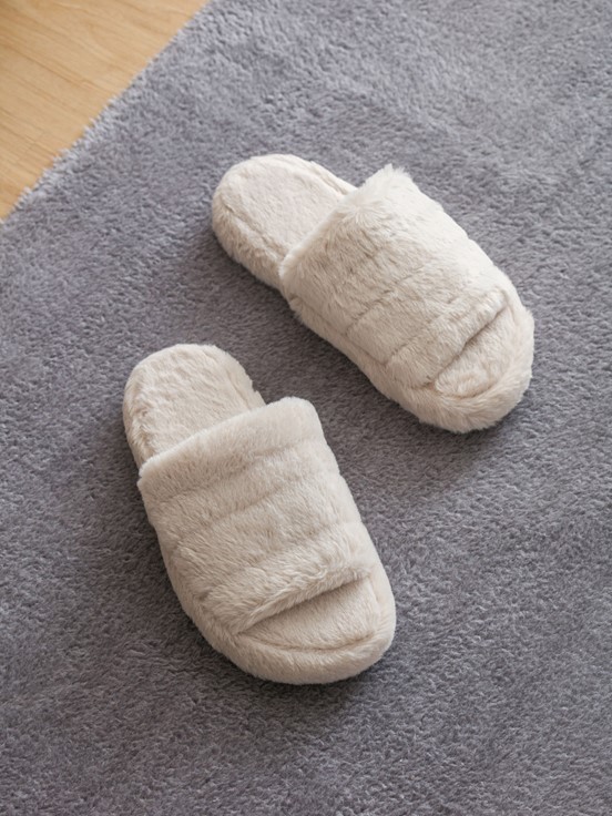 Tek Bantlı Pelüş Kadın Ev Terliği AÇIK BEJ