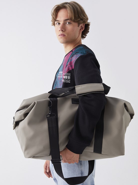 Etiket Baskılı Erkek Spor Çantası KOYU BEJ