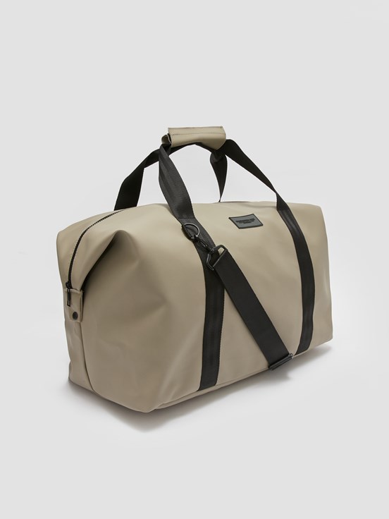 Etiket Baskılı Erkek Spor Çantası KOYU BEJ