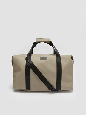 Etiket Baskılı Erkek Spor Çantası KOYU BEJ