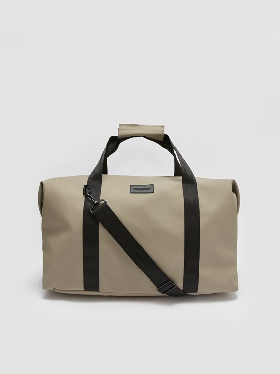 Etiket Baskılı Erkek Spor Çantası KOYU BEJ