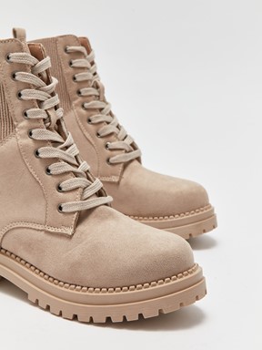 Deri Görünümlü Bağcıklı Kadın Bot BEJ